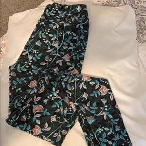 Lula Roe OS leggings.